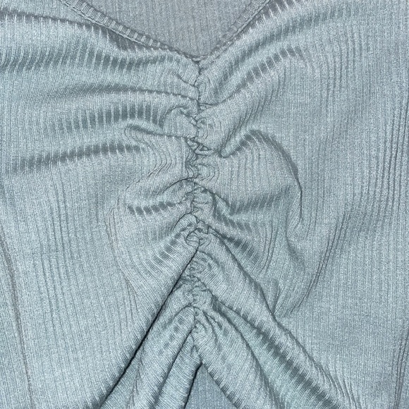 NWT Rusched Crop Tshirt! - Picture 4 of 5